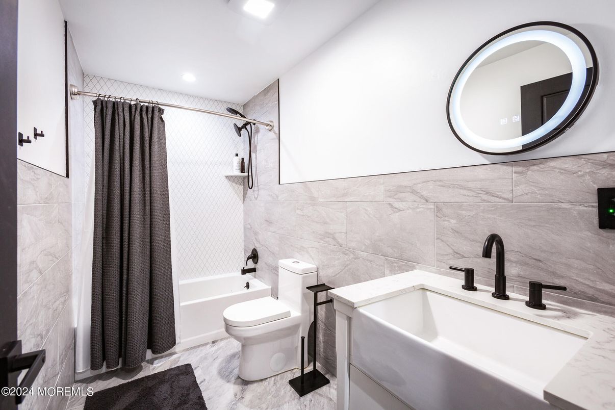 Bathroom, Interior, Marble, Marble Walls, Recessed Lighting