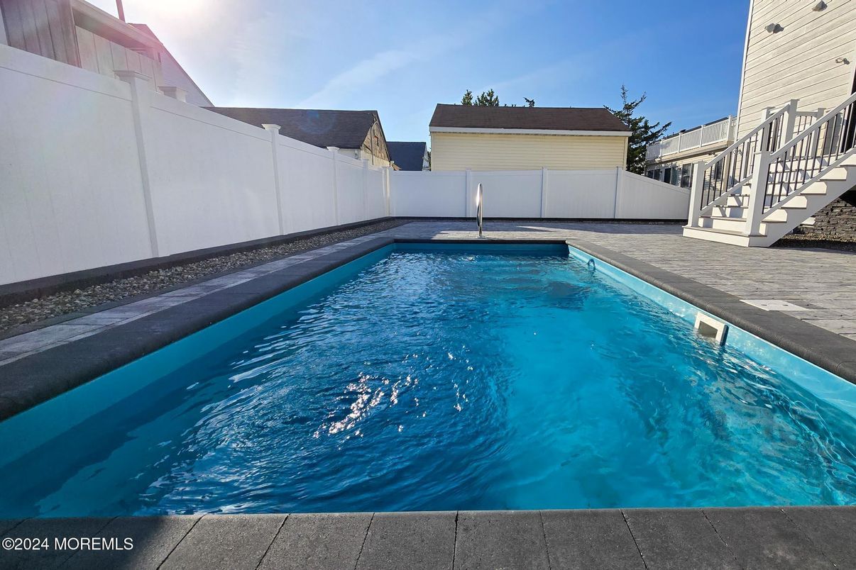 Exterior, Pool
