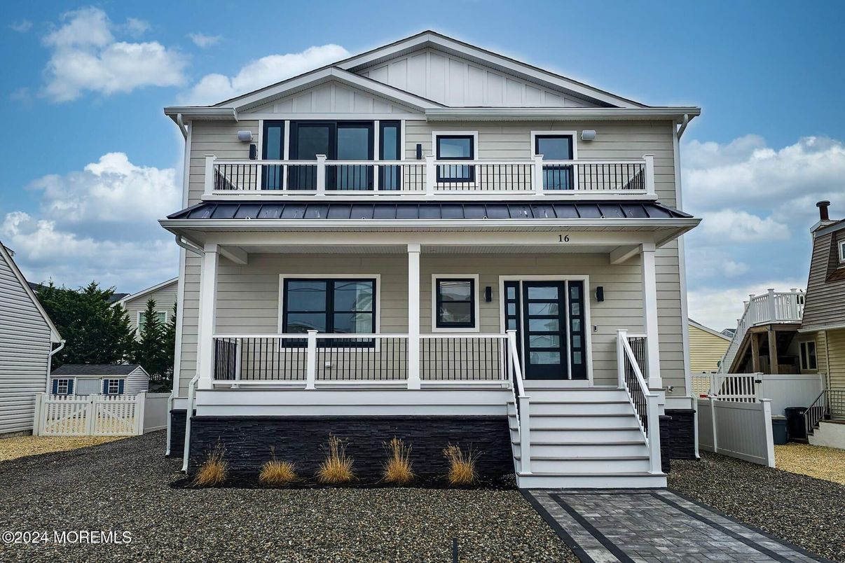 Exterior, Facade, Queen Anne Victorian