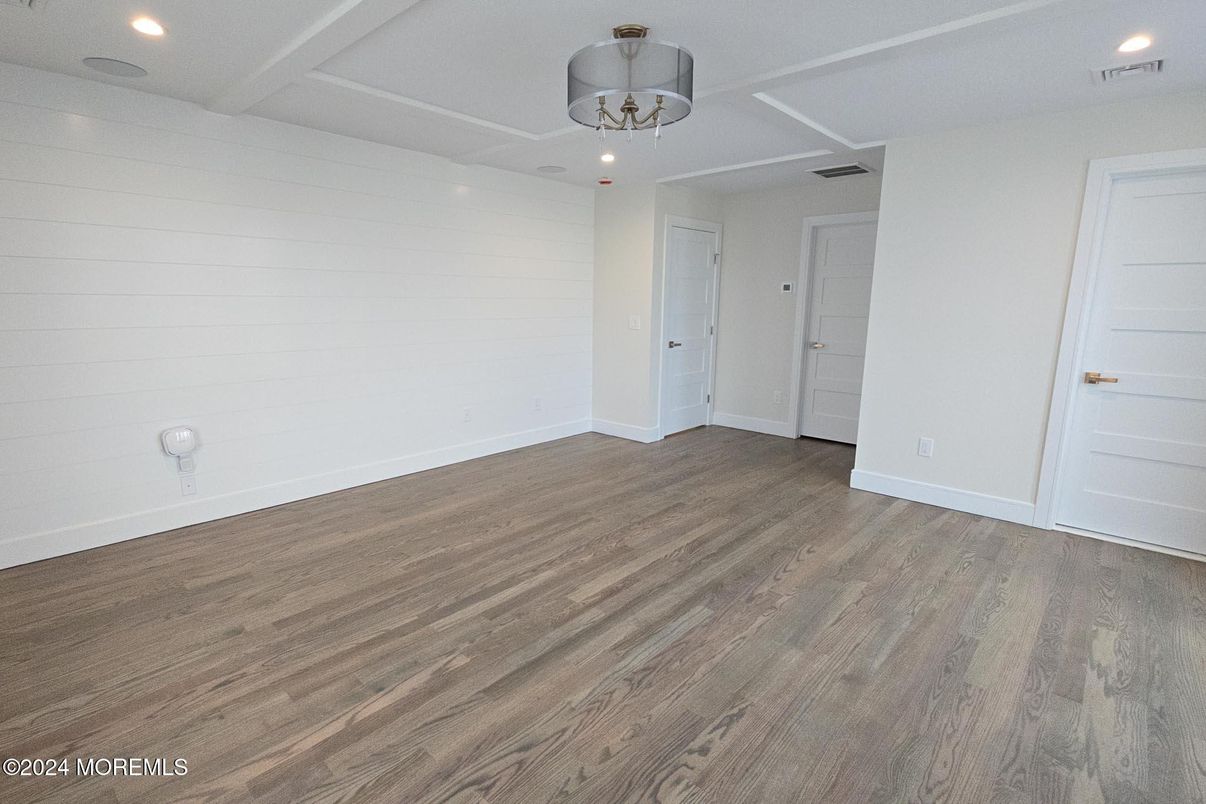 Empty room, Interior, Recessed Lighting, Wood Texture Flooring