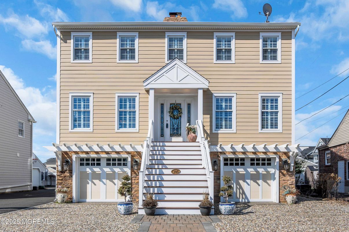 Attached, Exterior, Facade, Georgian