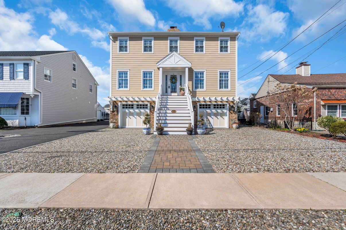 Attached, Exterior, Facade, Georgian
