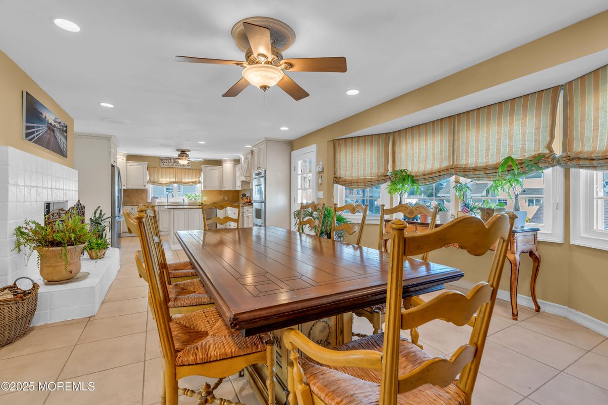 Dining room, Interior, Kitchen, Recessed Lighting