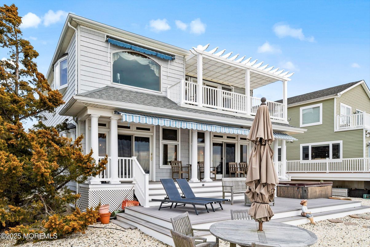 Exterior, Facade, Queen Anne Victorian