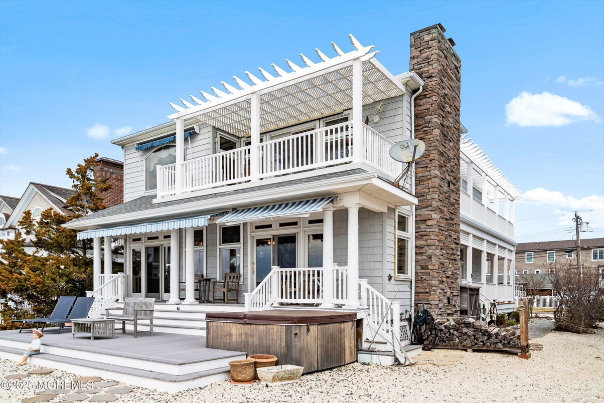 Exterior, Hot Tub