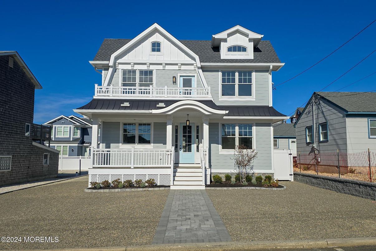 Exterior, Facade, Queen Anne Victorian