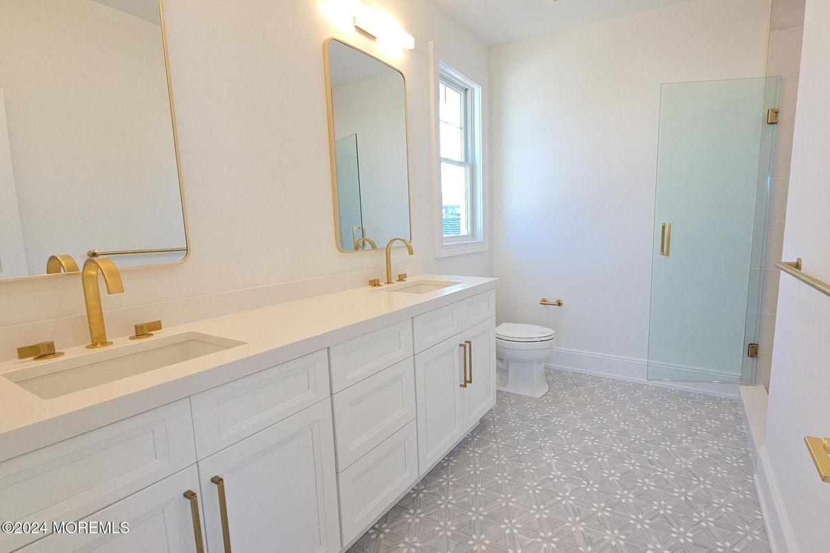 Bathroom, Dual Sink Vanities, Interior
