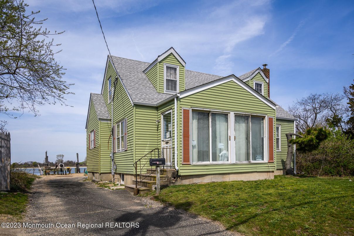 Exterior, Facade, Cape Cod
