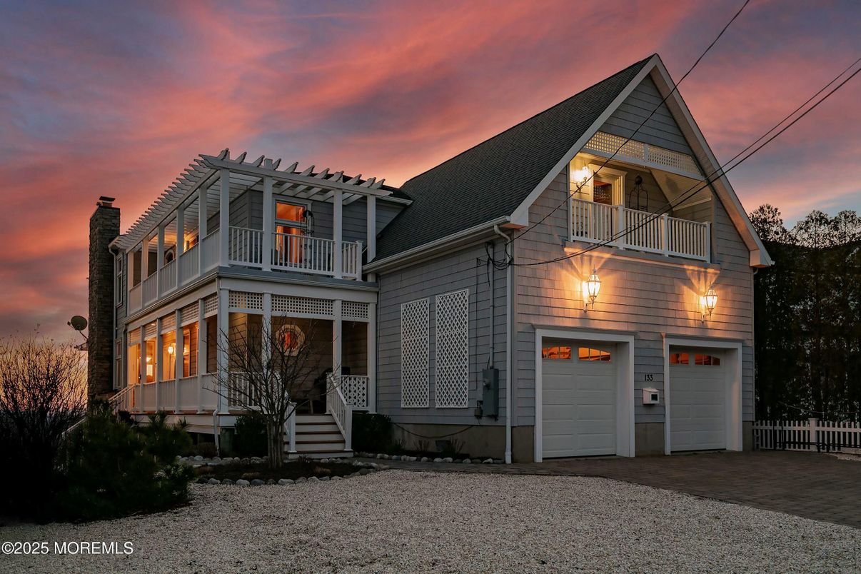 Attached, Exterior, Facade, Farmhouse