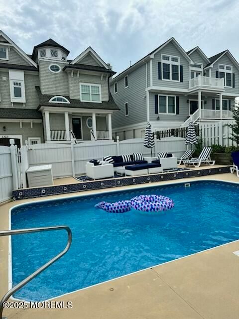 Exterior, Pool