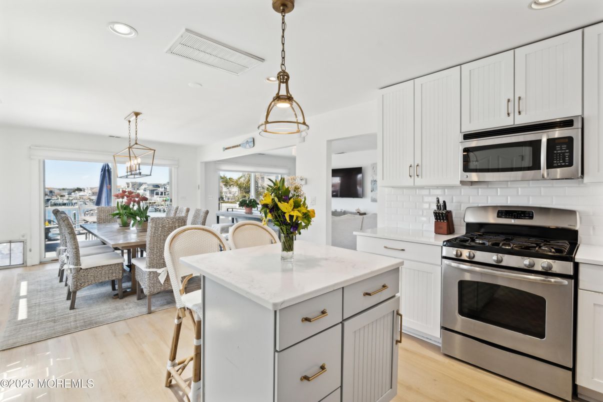 Dining room, Interior, Kitchen, Pendant Lights, Recessed Lighting, Stainless Steel Appliances, Wood Texture Flooring