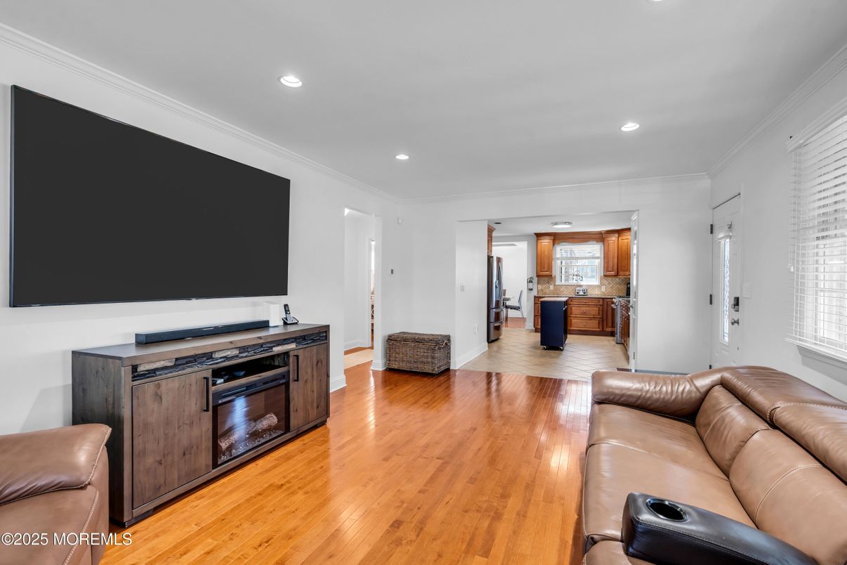 Interior, Kitchen, Living room, Recessed Lighting, Wood Texture Flooring