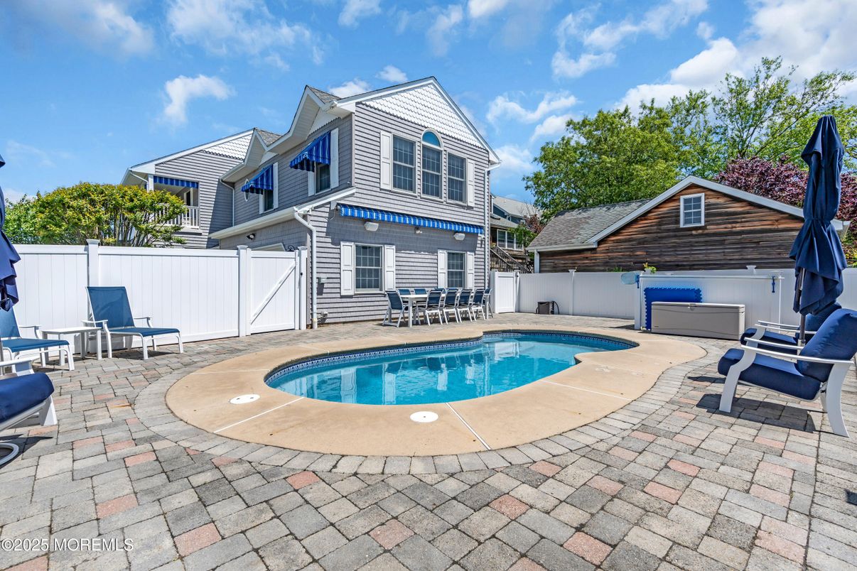 Exterior, Pool