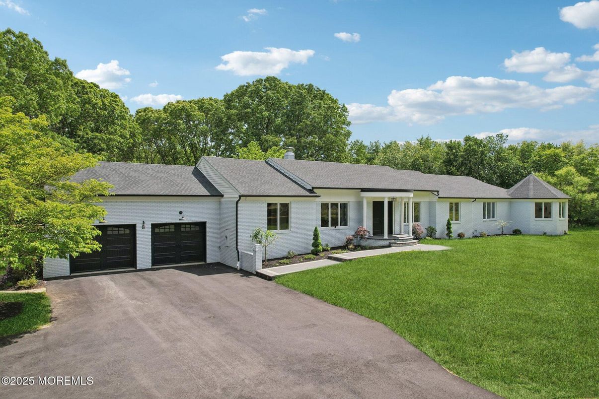 Attached, Exterior, Facade, Ranch