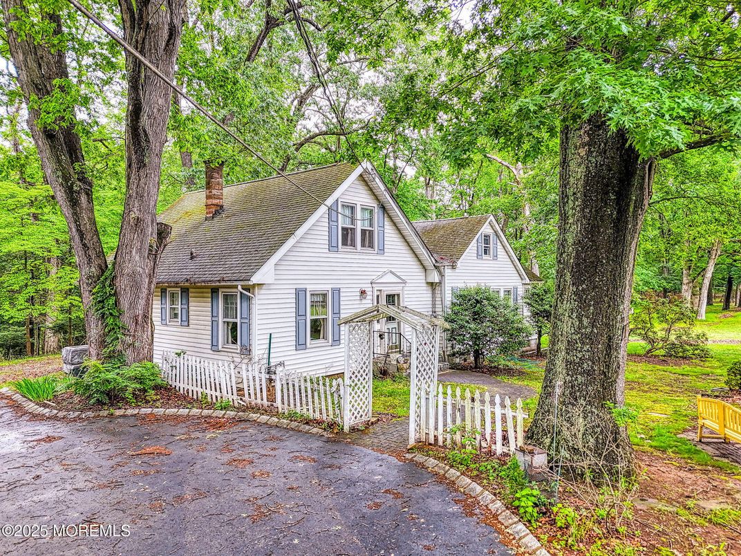Backyard, Exterior, Facade, Queen Anne Victorian