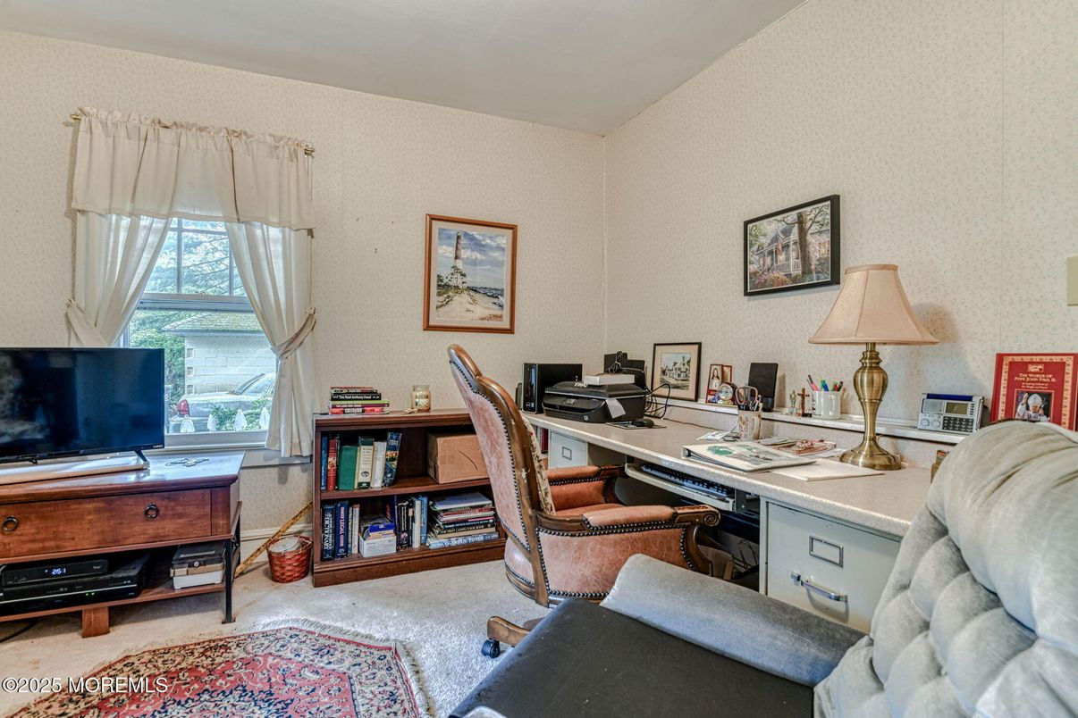 Home Office, Interior
