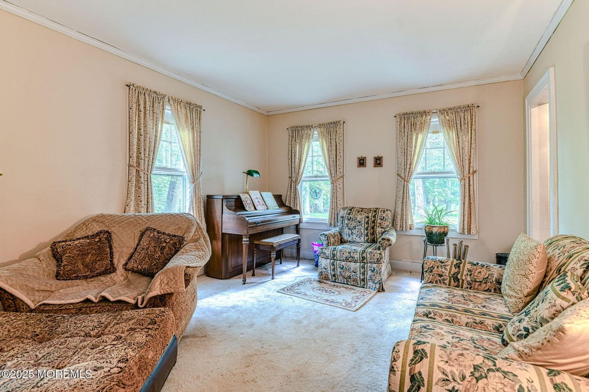 Interior, Living room, Piano