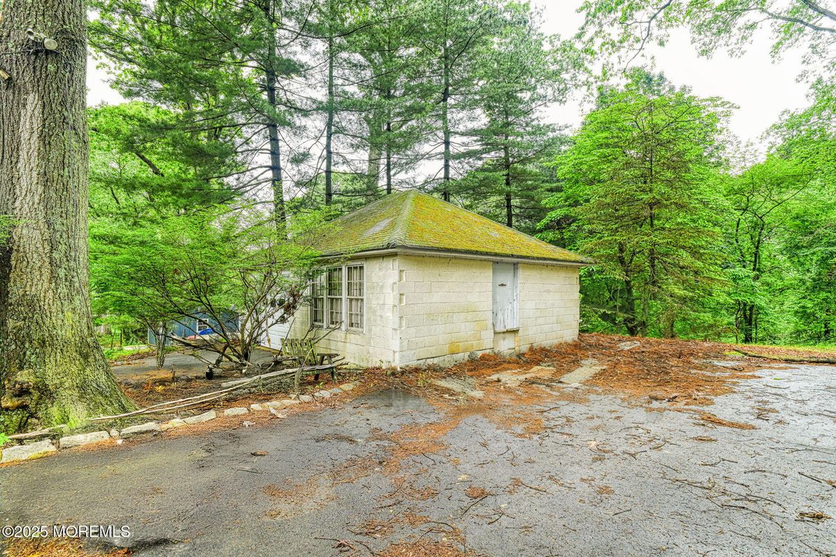 Detached Garage, Exterior