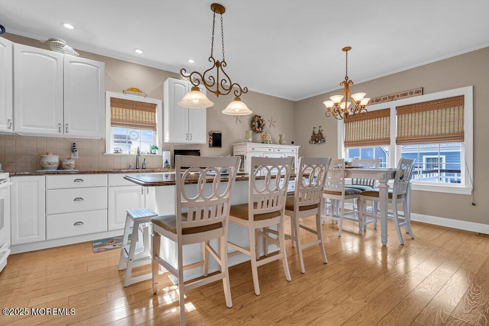 Chandelier, Dining room, Interior, Kitchen, Pendant Lights, Recessed Lighting, Wood Texture Flooring