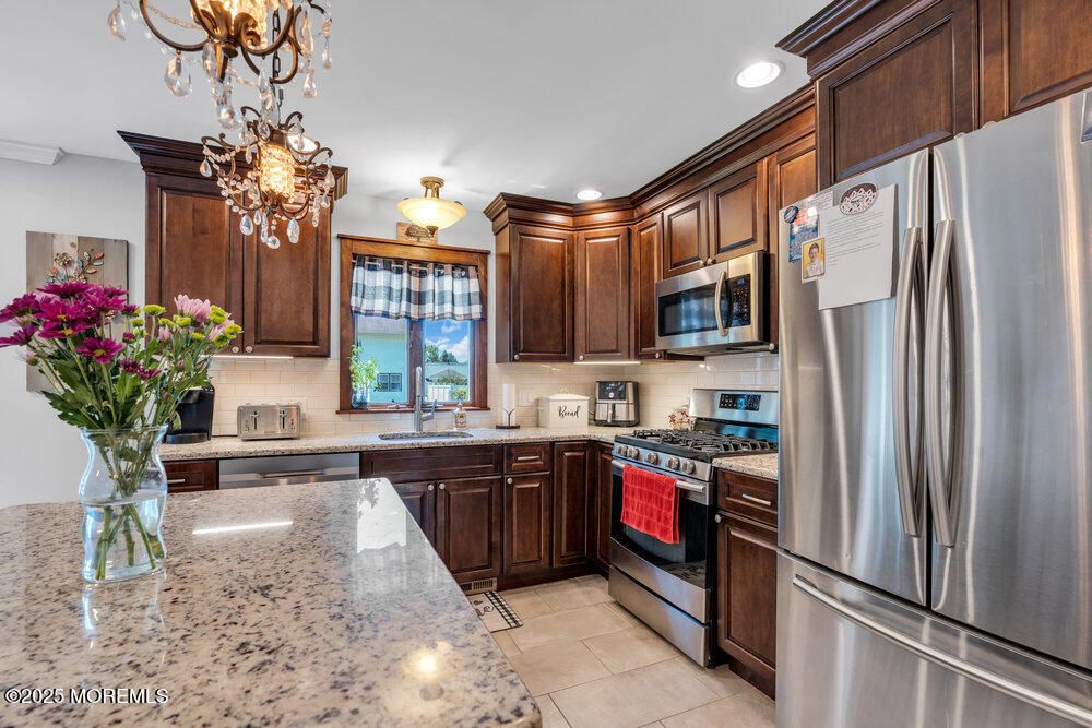 Chandelier, Interior, Kitchen, Recessed Lighting, Stainless Steel Appliances