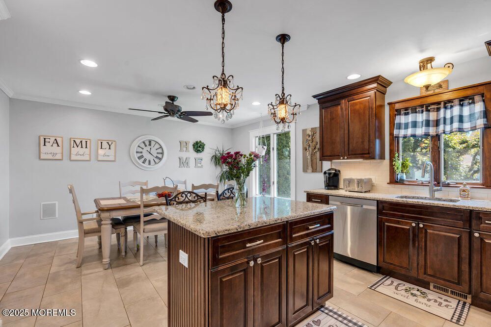 Dining room, Interior, Kitchen, Pendant Lights, Recessed Lighting, Stainless Steel Appliances
