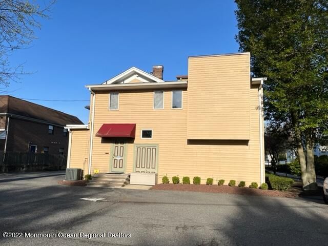 Exterior, Facade, None