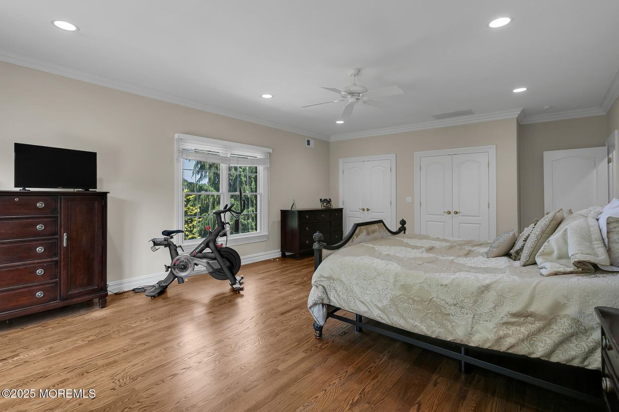 Bedroom, Fitness Equipment, Interior, Recessed Lighting, Wood Texture Flooring