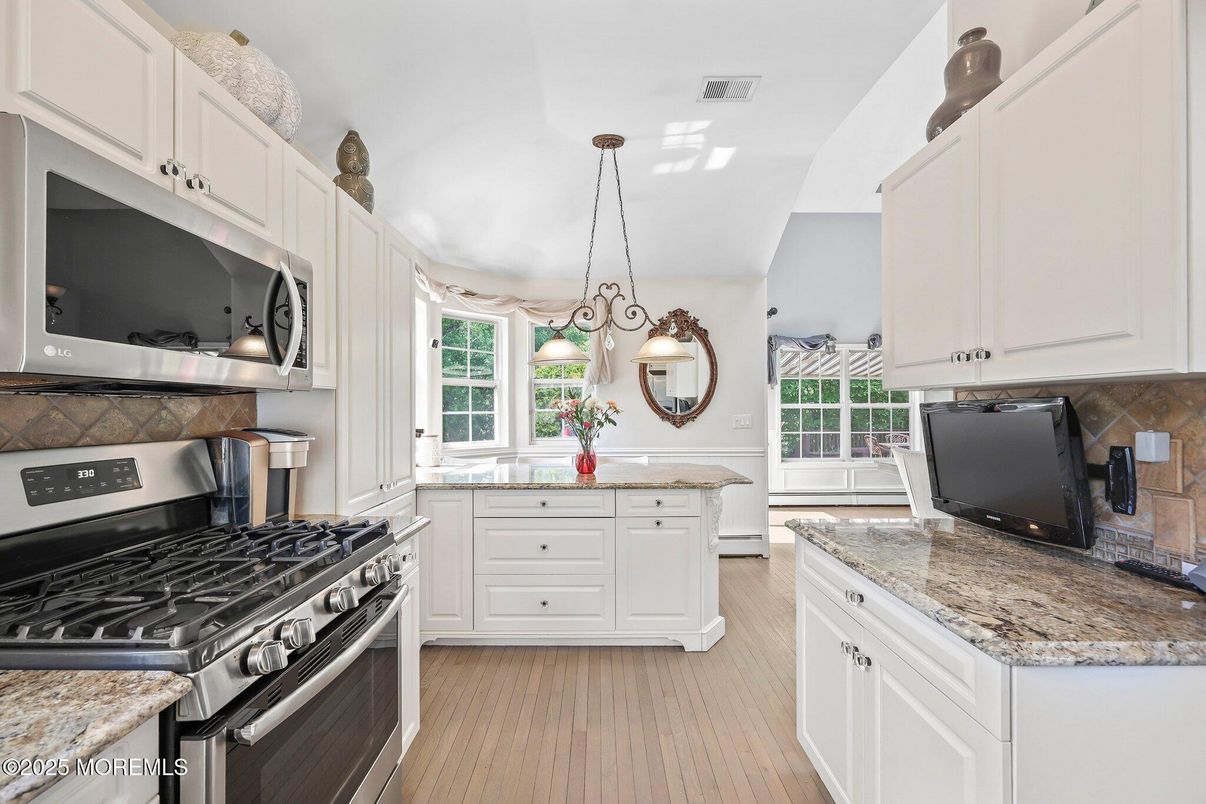 Interior, Kitchen, Pendant Lights, Wood Texture Flooring