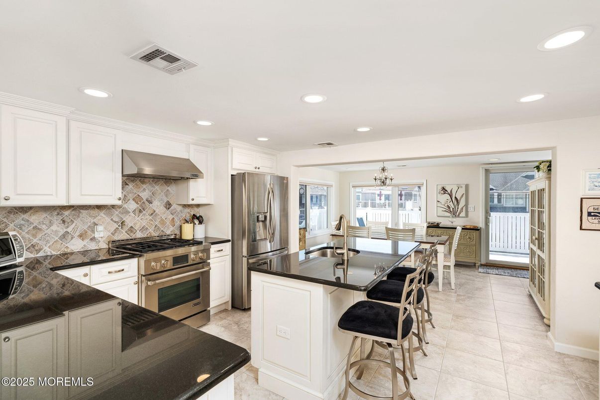 Dining room, Interior, Kitchen, Recessed Lighting, Stainless Steel Appliances
