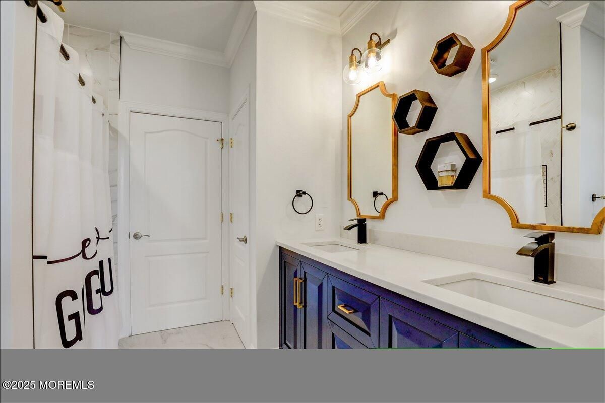 Bathroom, Dual Sink Vanities, Interior