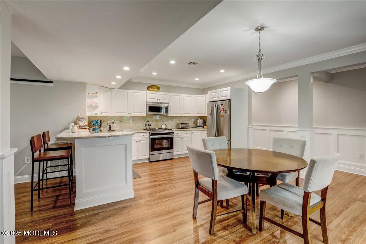 Dining room, Interior, Kitchen, Pendant Lights, Recessed Lighting, Stainless Steel Appliances, Wood Texture Flooring