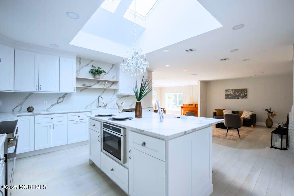 Chandelier, Dining room, Interior, Kitchen, Marble Walls, Recessed Lighting, Wood Texture Flooring