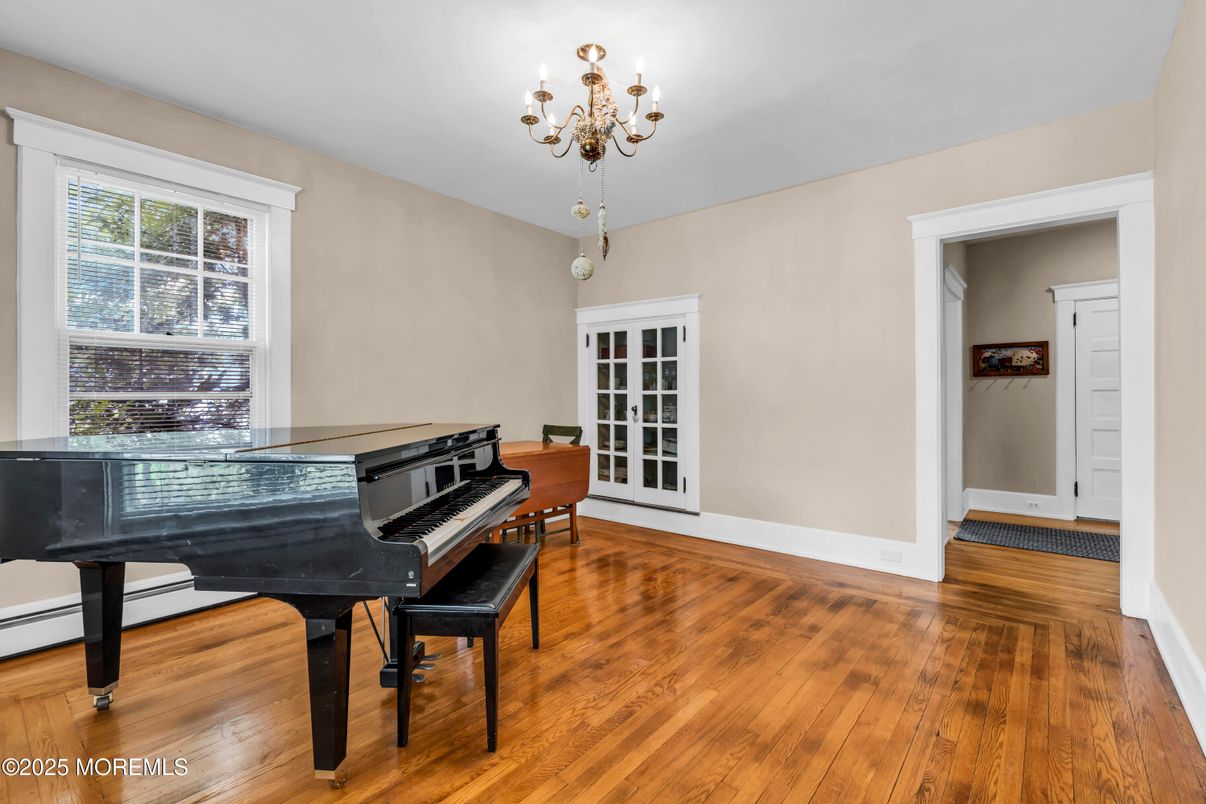 Chandelier, Interior, Piano, Wood Texture Flooring