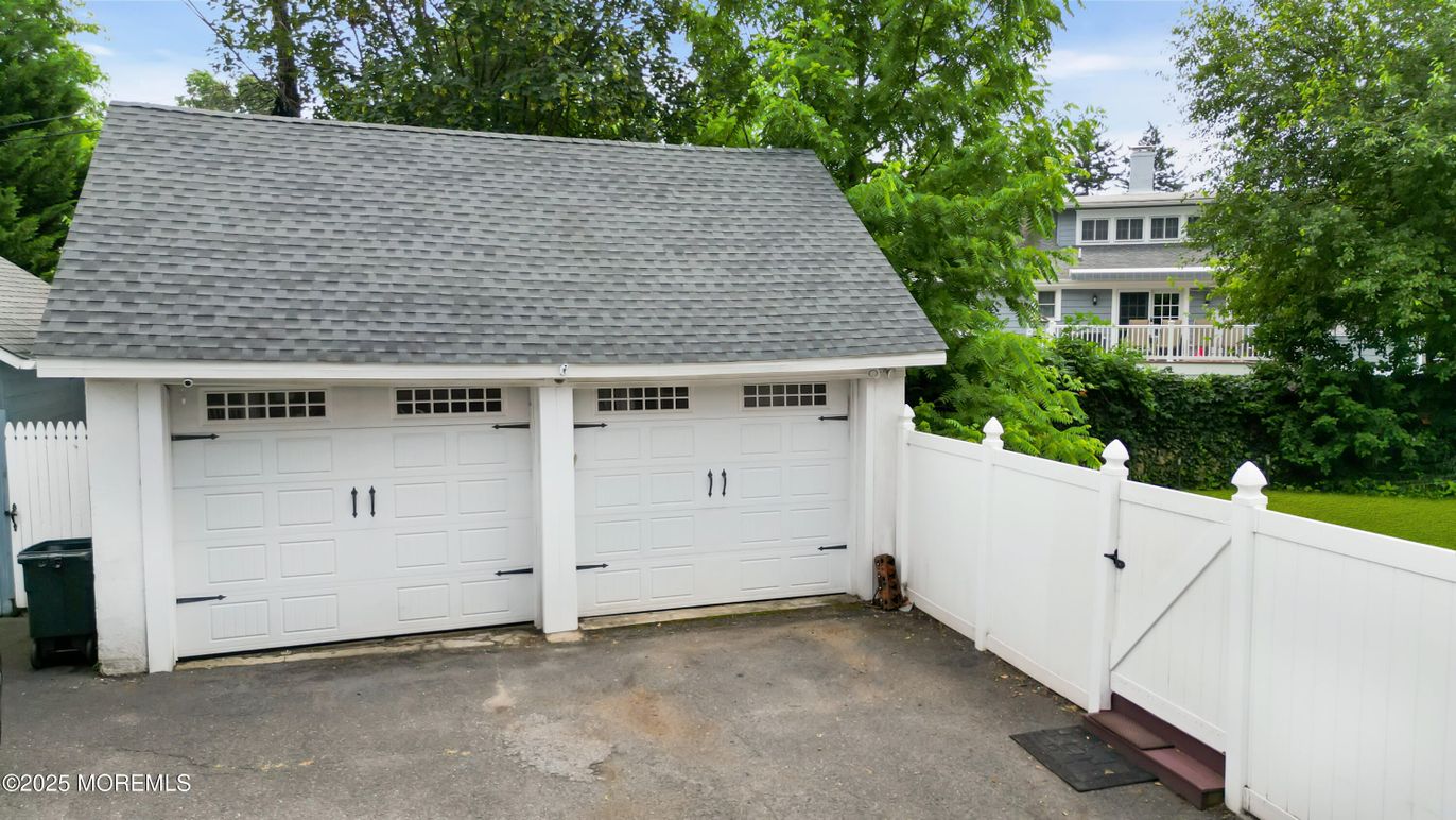 Detached Garage, Exterior