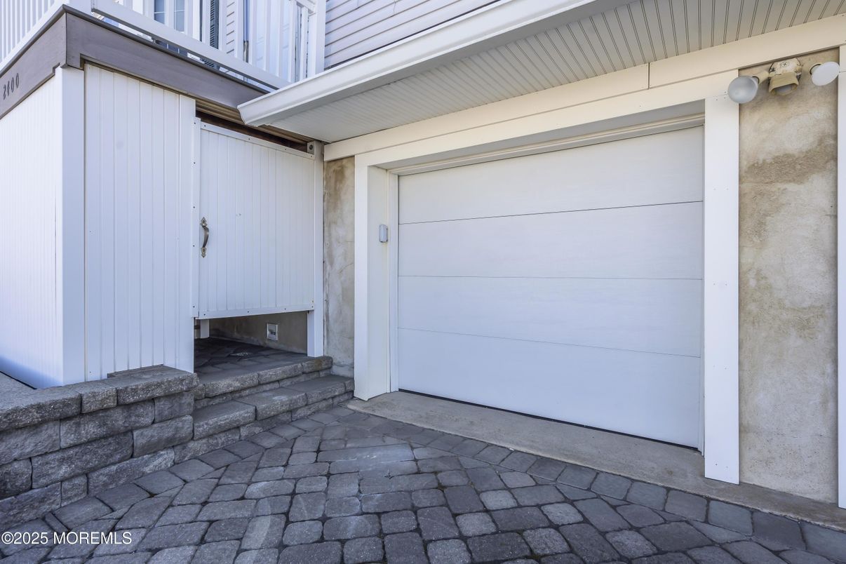 Detached Garage, Exterior