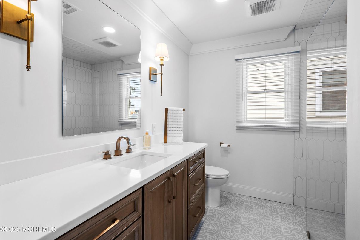Bathroom, Interior, Recessed Lighting