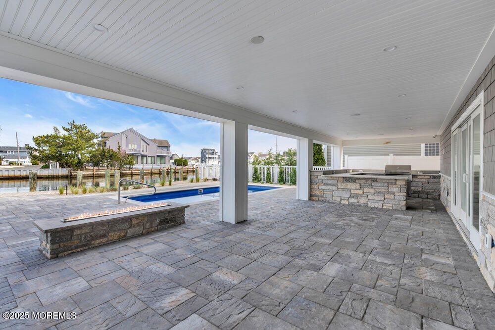Exterior, Pool, Water