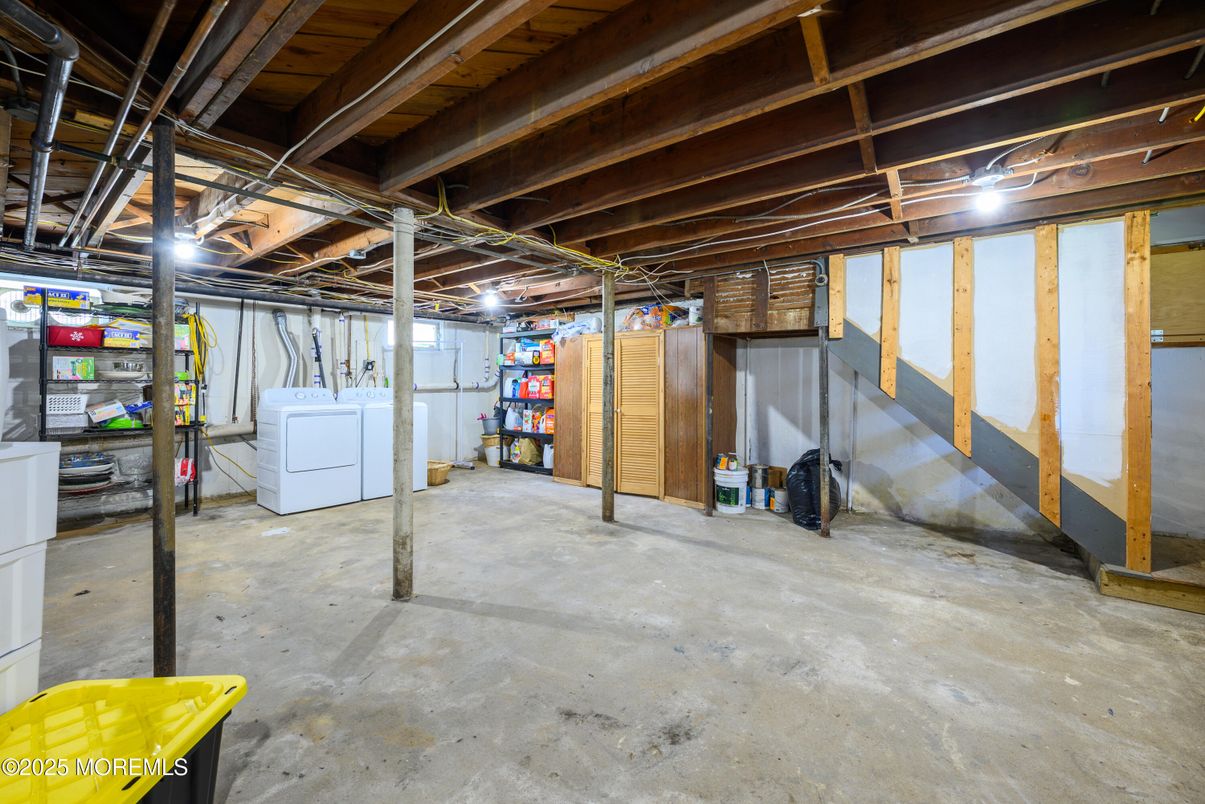 Interior, Washer, Wooden Beams