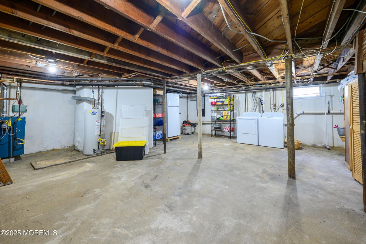 Interior, Washer, Wooden Beams