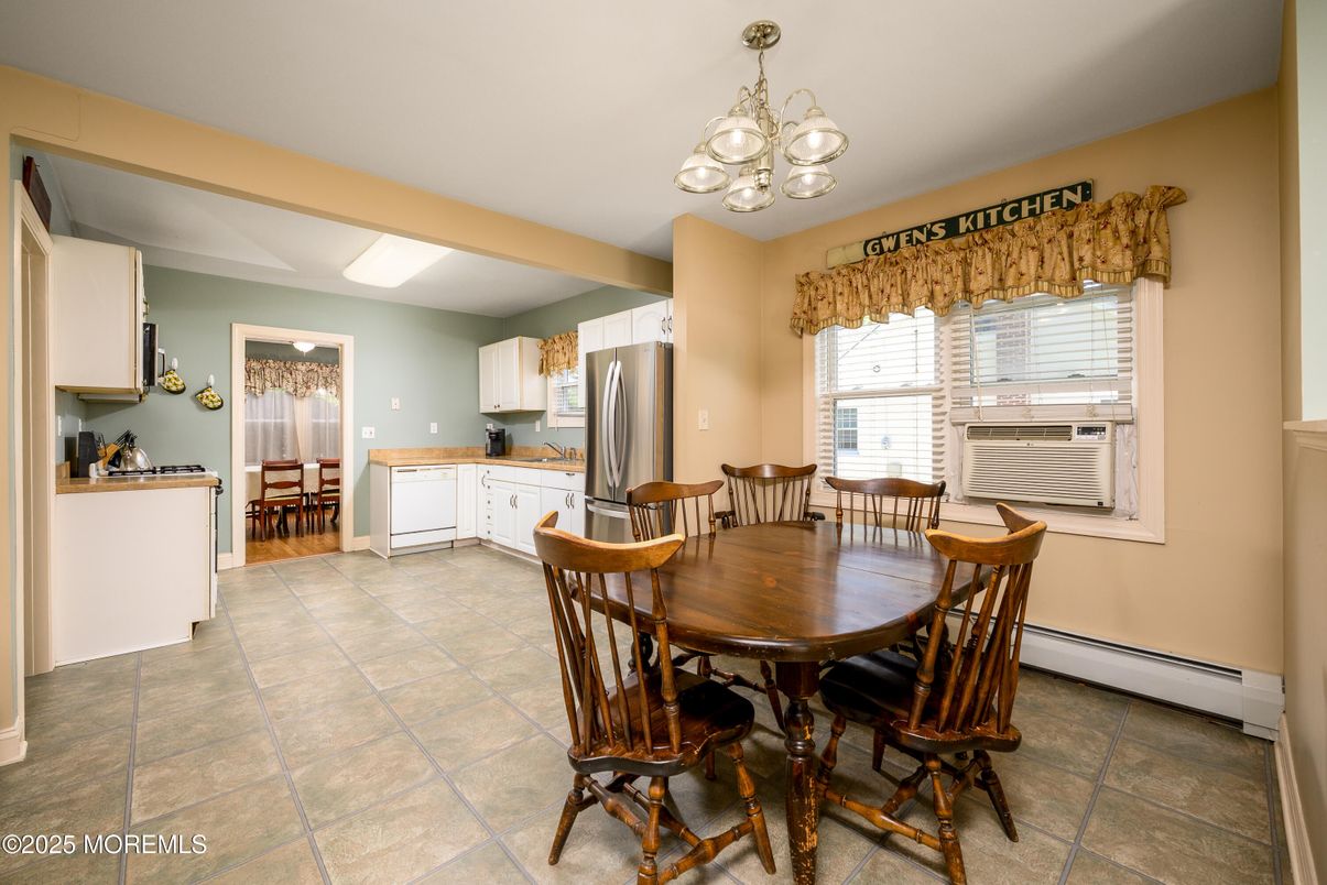 Chandelier, Dining room, Interior, Kitchen, Pendant Lights