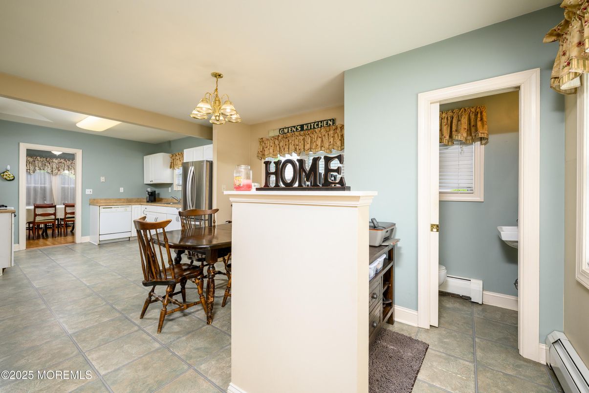 Chandelier, Dining room, Interior, Kitchen, Stainless Steel Appliances