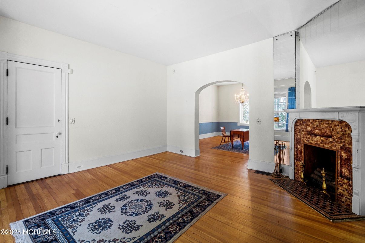 Chandelier, Dining room, Fireplace, Interior, Wood Texture Flooring