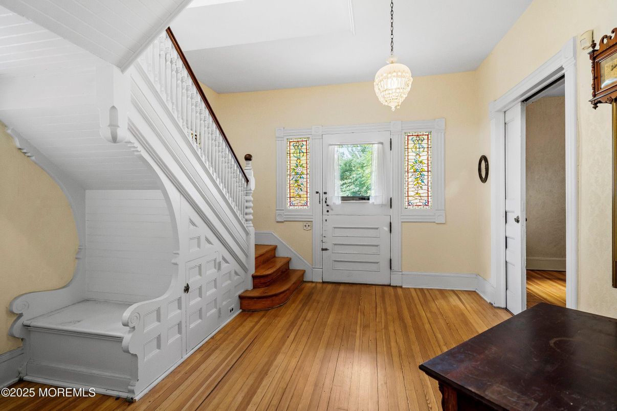 Interior, Pendant Lights, Wood Texture Flooring