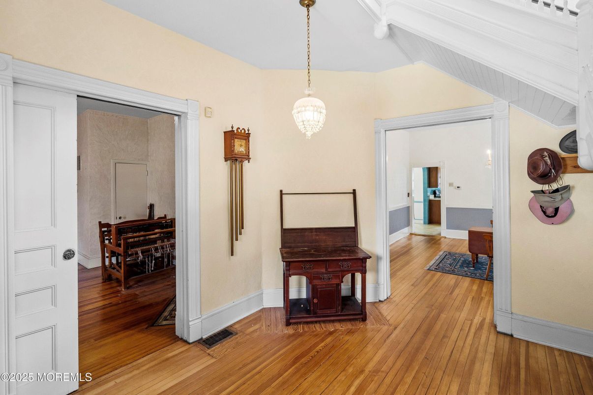 Chandelier, Dining room, Interior, Pendant Lights, Piano, Wood Texture Flooring