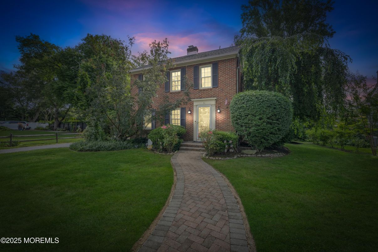 Exterior, Facade, Brick Facade, Georgian