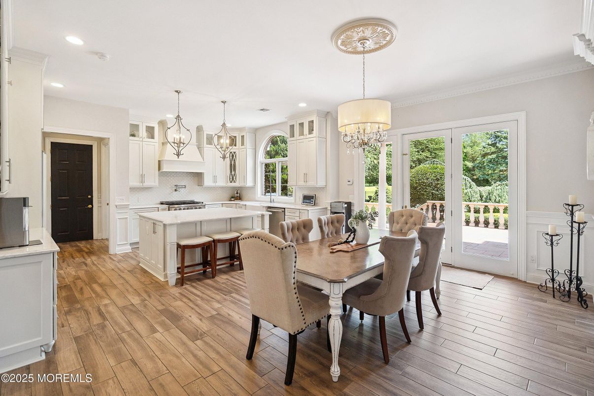 Chandelier, Dining room, Interior, Kitchen, Pendant Lights, Recessed Lighting, Wood Texture Flooring