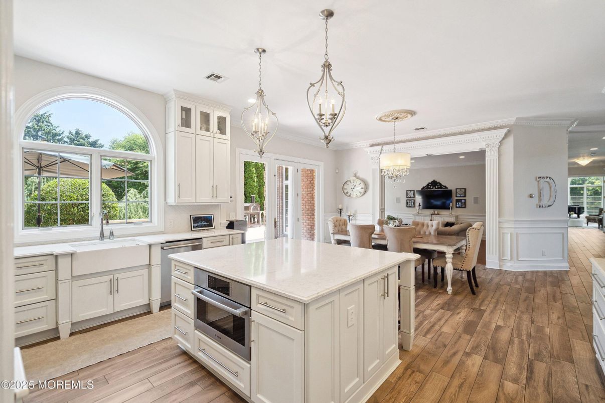 Chandelier, Dining room, Interior, Kitchen, Pendant Lights, Recessed Lighting, Wood Texture Flooring