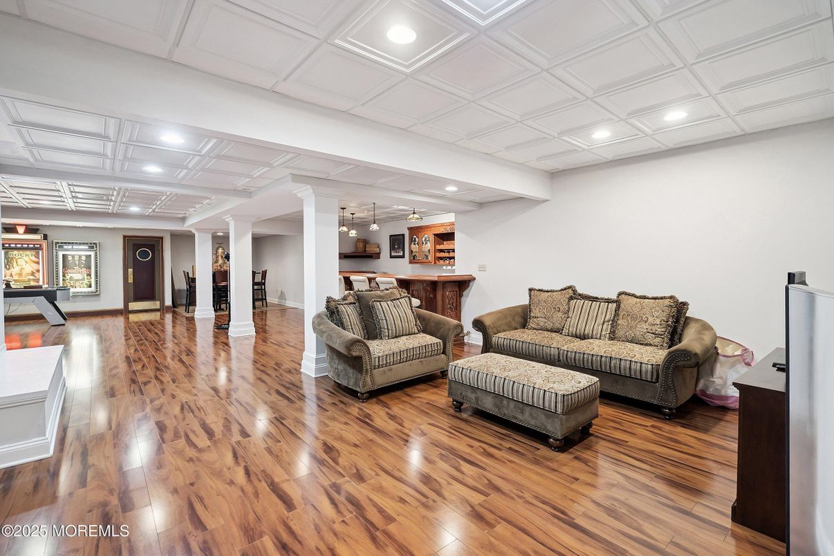 Interior, Living room, Pendant Lights, Recessed Lighting, Wood Texture Flooring
