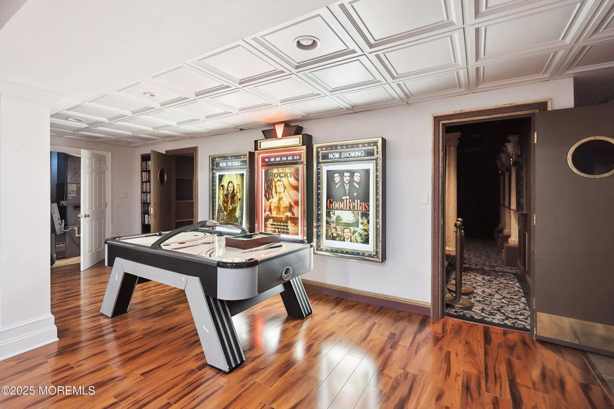 Game Room, Interior, Wood Texture Flooring