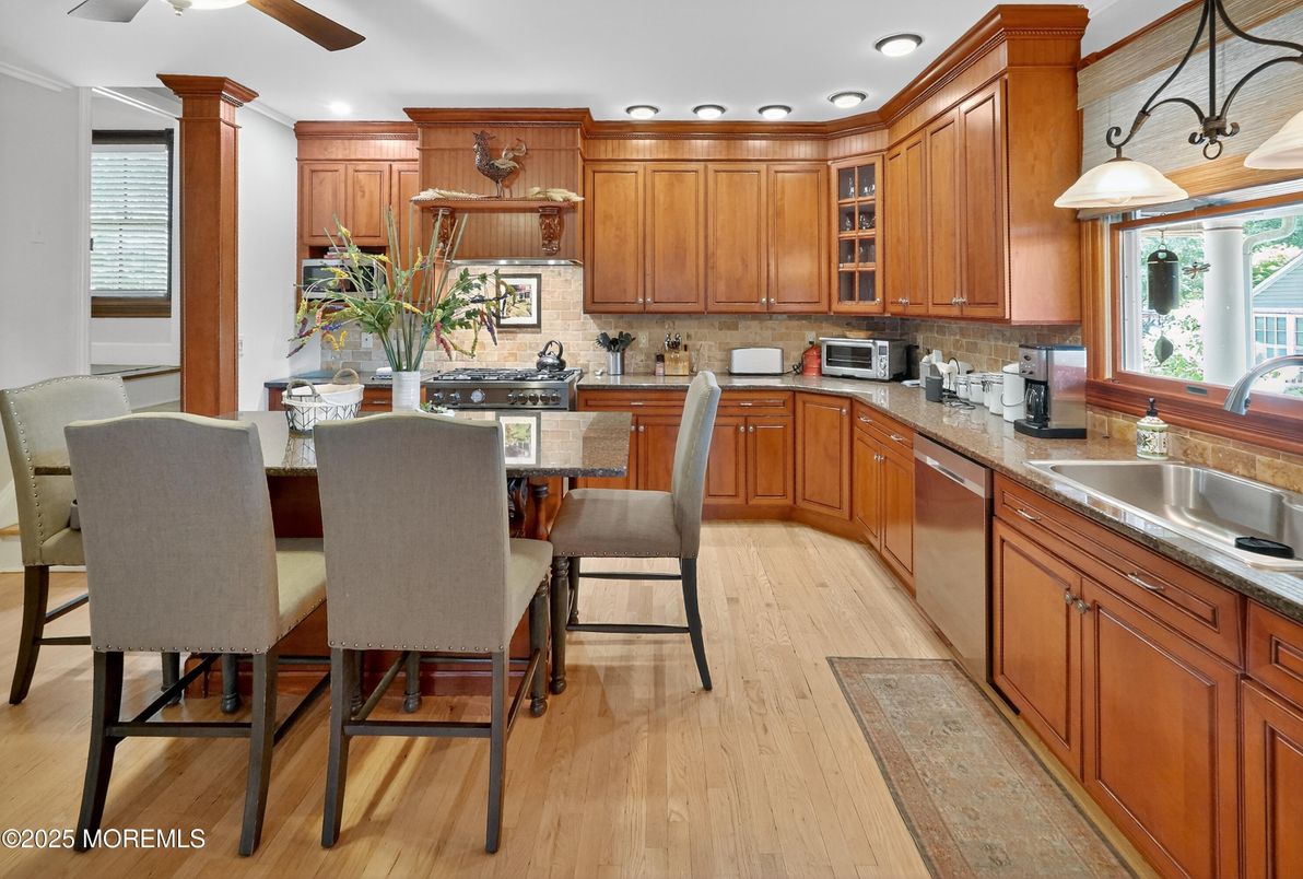 Dining room, Interior, Kitchen, Recessed Lighting, Stainless Steel Appliances, Wood Texture Flooring